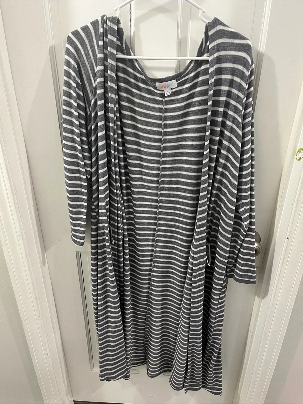 LuLaRoe Gray & White Striped Cardigan Duster Size Large - Picture 1 of 3